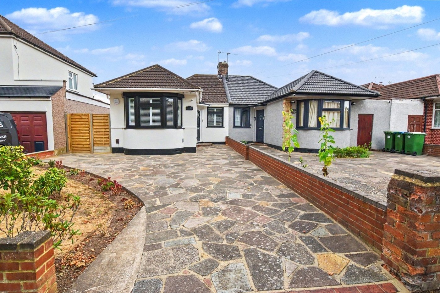 2 bedroom bungalow for sale in Bexleyheath | Robinson Jackson