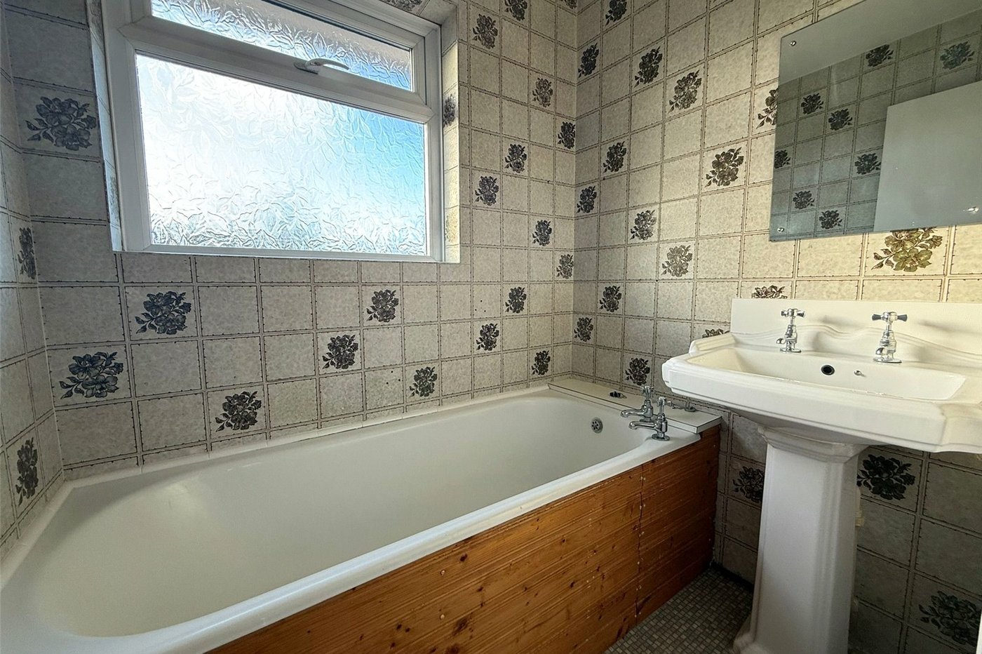 2 bedroom house for sale in Gravesend | Robinson Michael & Jackson