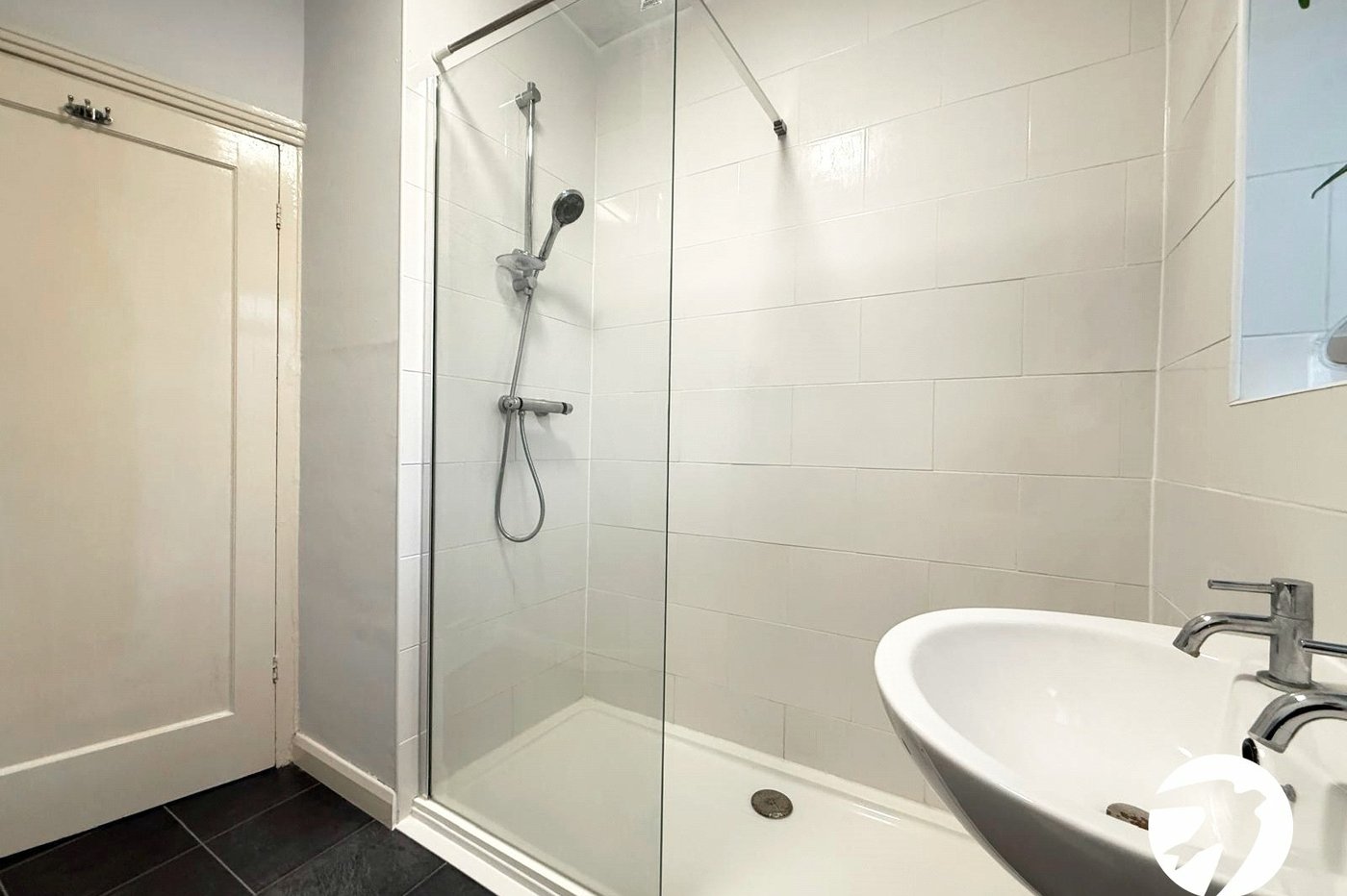 2 bedroom property for sale in London | Robinson Jackson