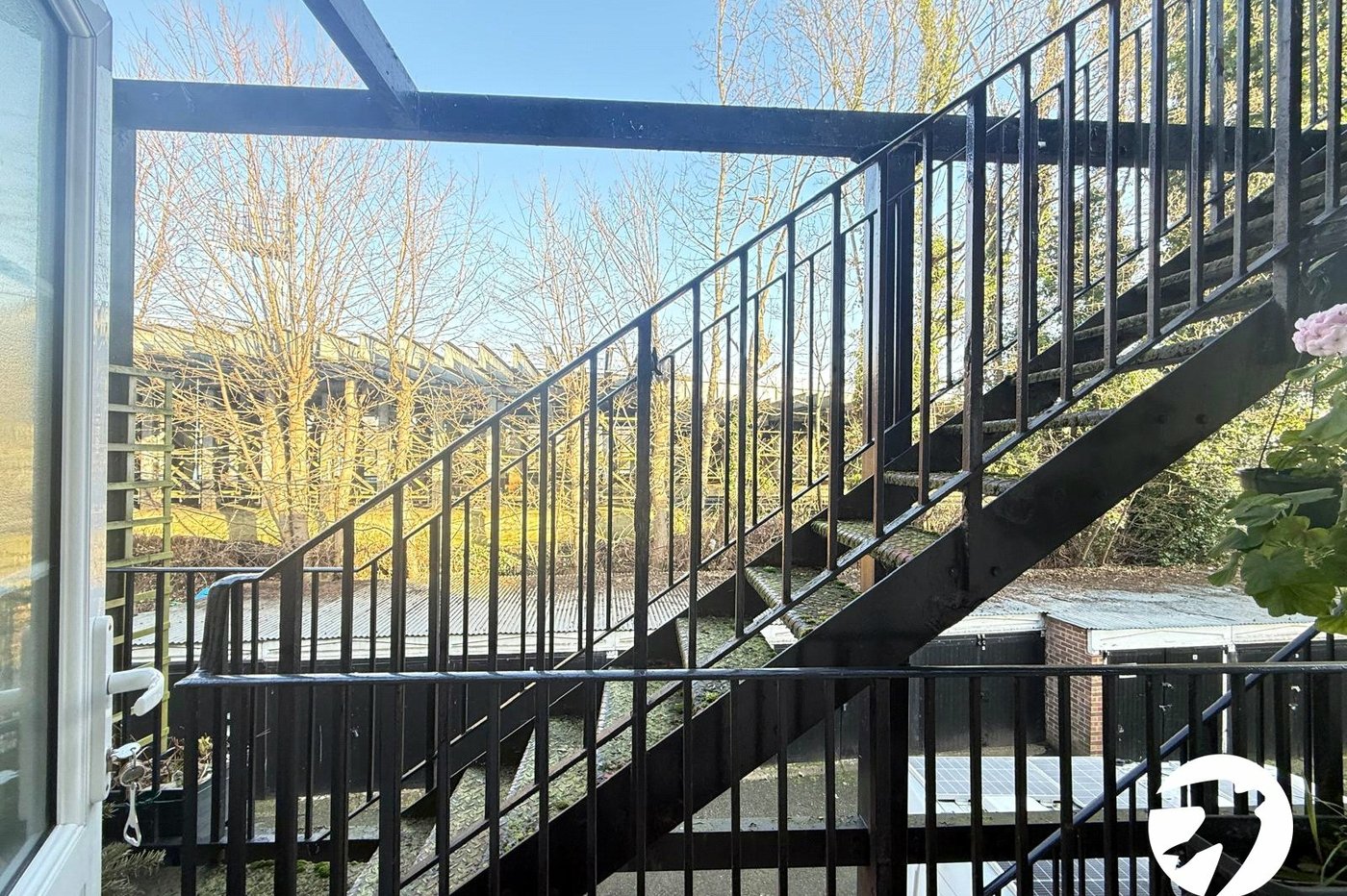 2 bedroom property for sale in London | Robinson Jackson