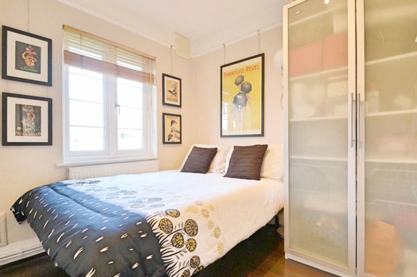 2 bedroom property for sale in London | Robinson Jackson