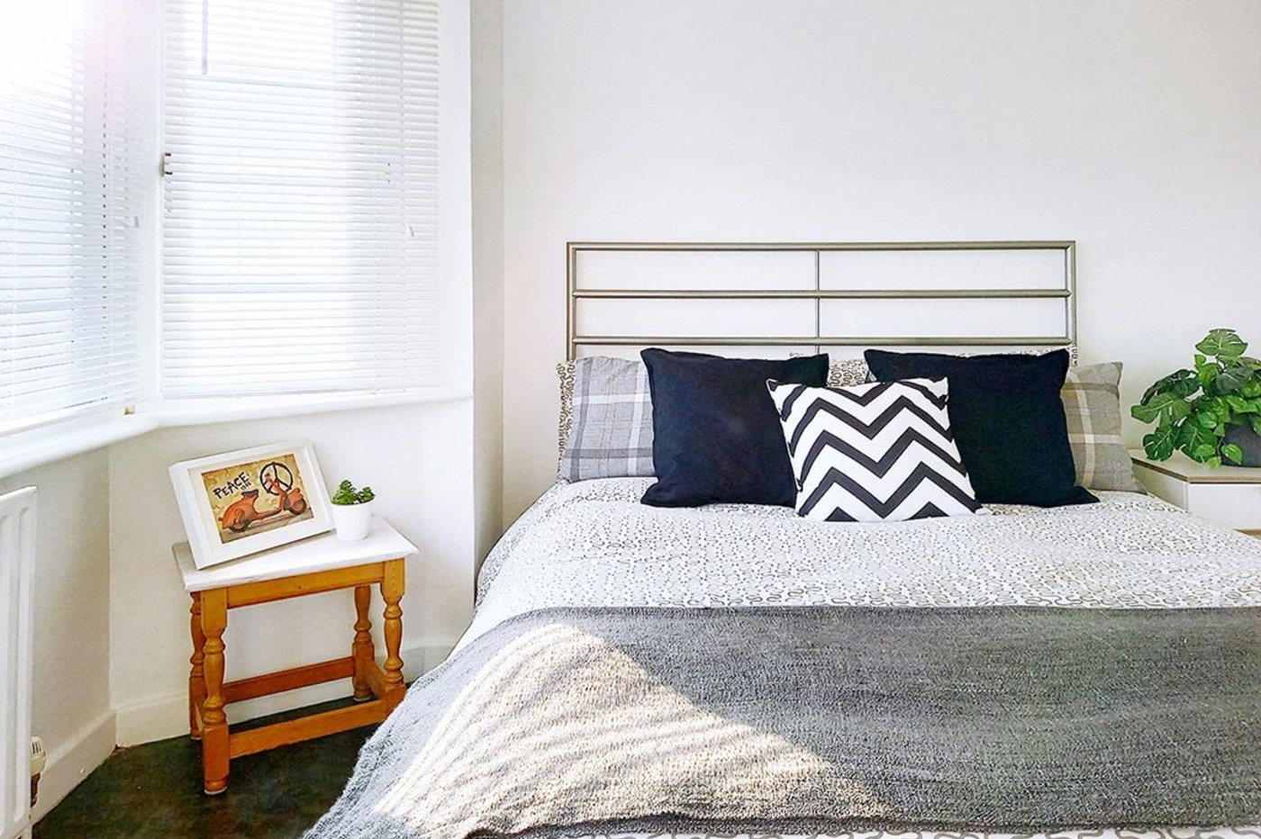 2 bedroom property for sale in London | Robinson Jackson