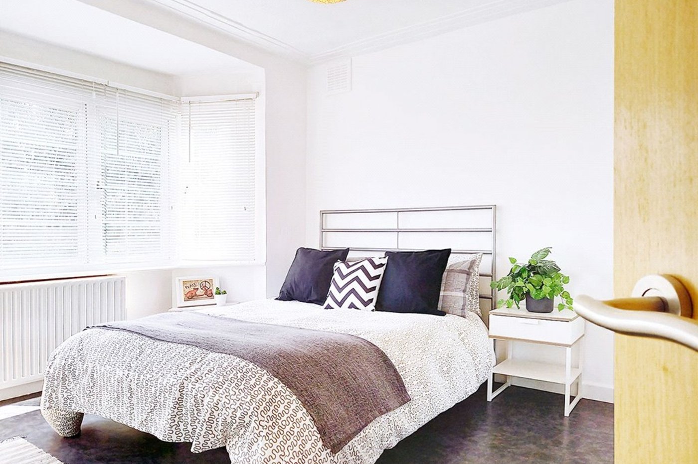 2 bedroom property for sale in London | Robinson Jackson