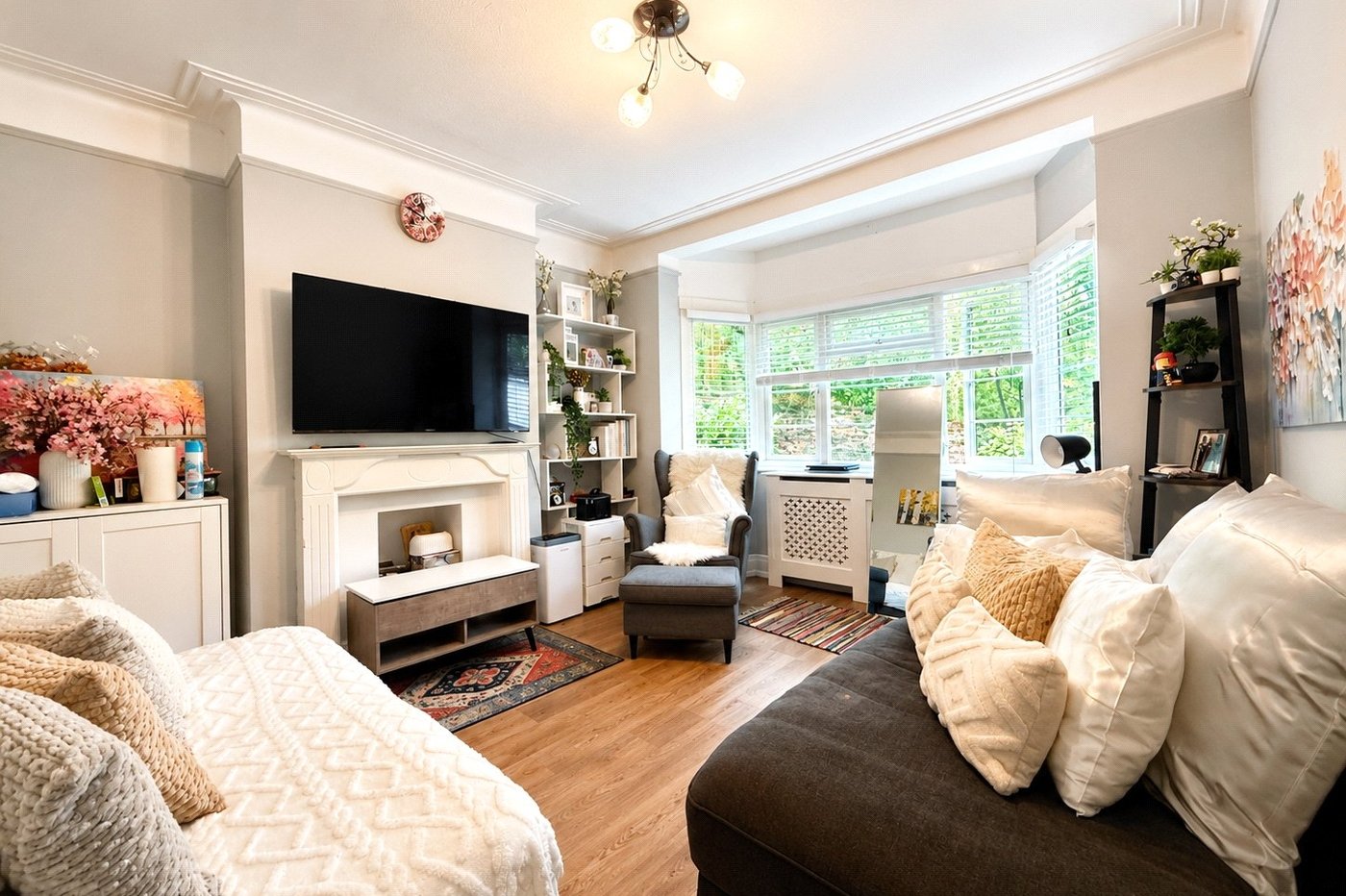 2 bedroom property for sale in London | Robinson Jackson