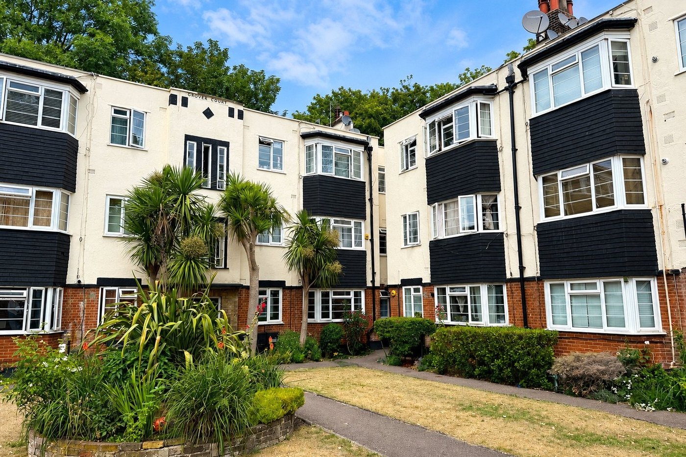 2 bedroom property for sale in London | Robinson Jackson