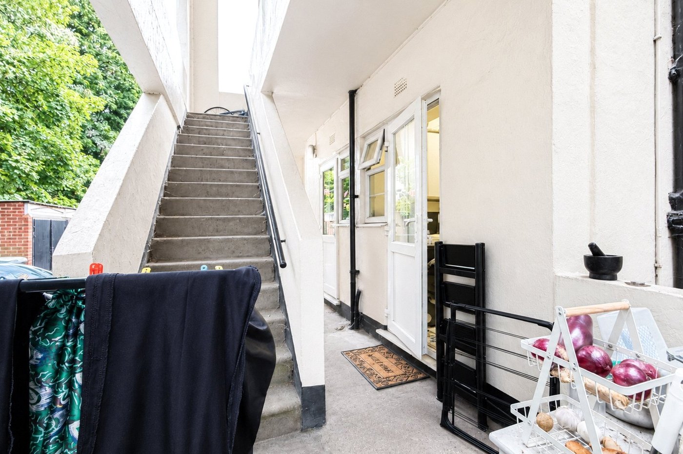 2 bedroom property for sale in London | Robinson Jackson