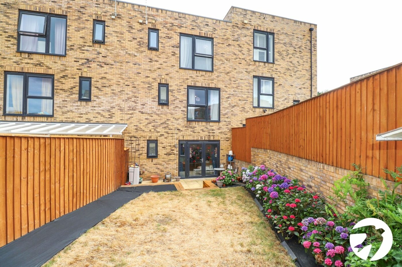 4 bedroom house for sale in Erith | Robinson Jackson