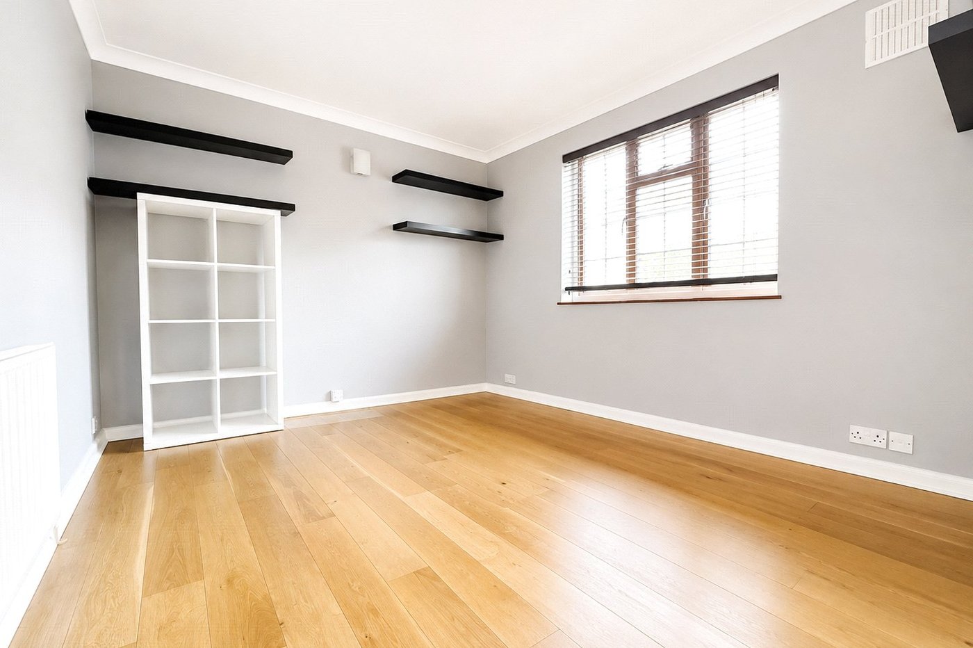 2 bedroom property for sale in London | Robinson Jackson