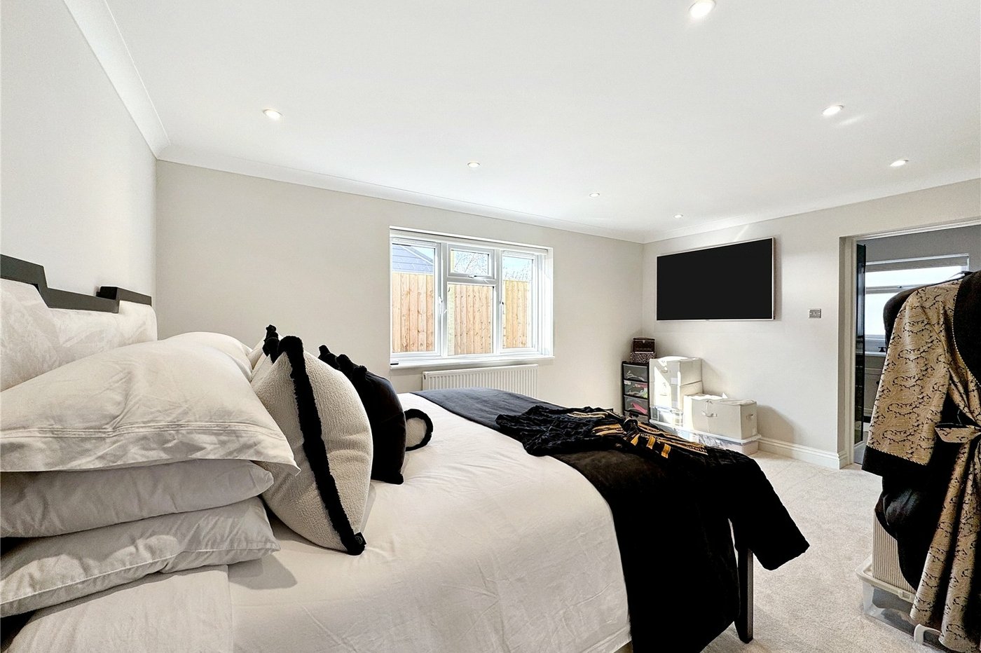 4 bedroom bungalow for sale in West Kingsdown | Robinson Jackson