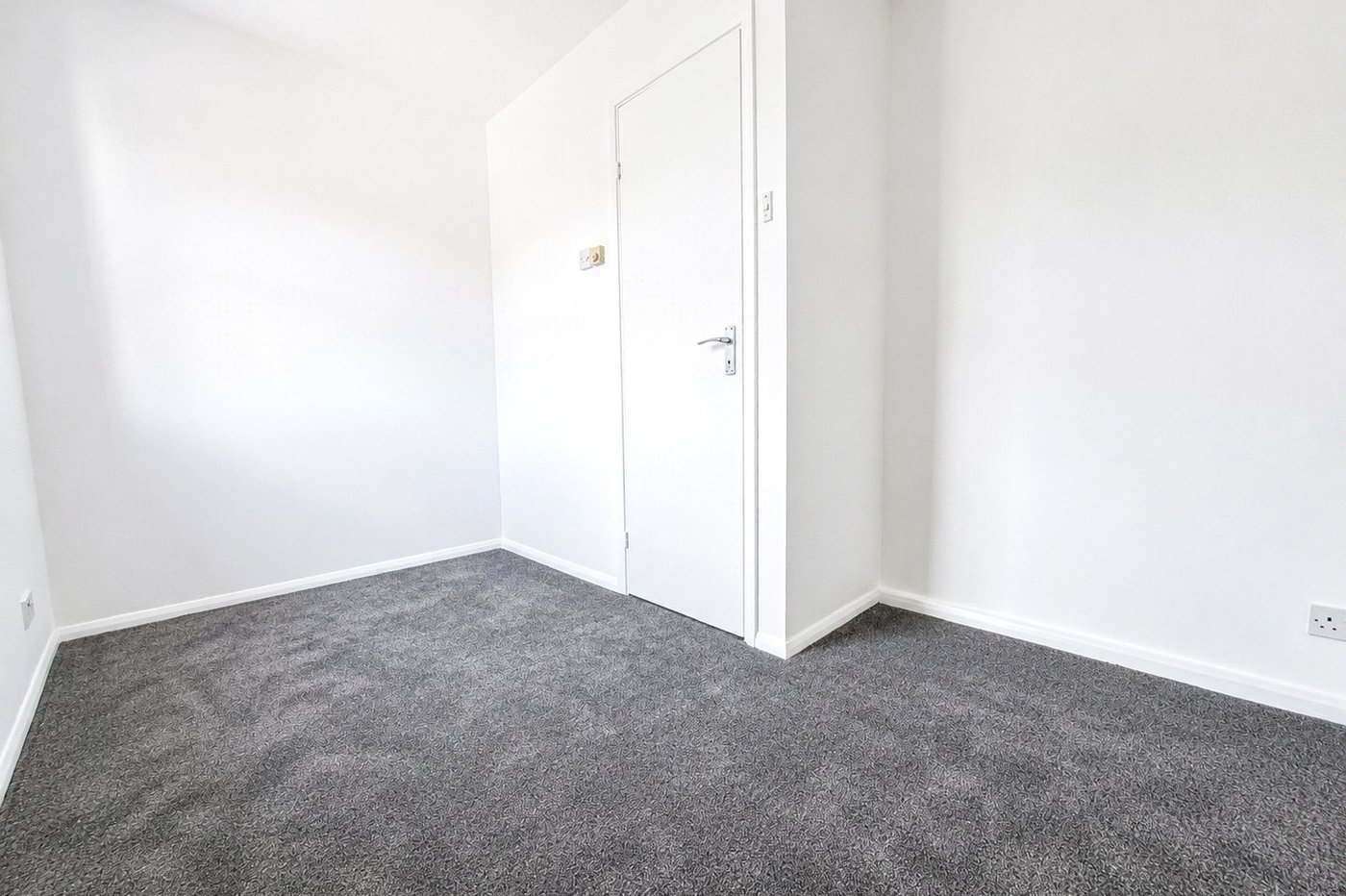 2 bedroom house for sale in London | Robinson Jackson