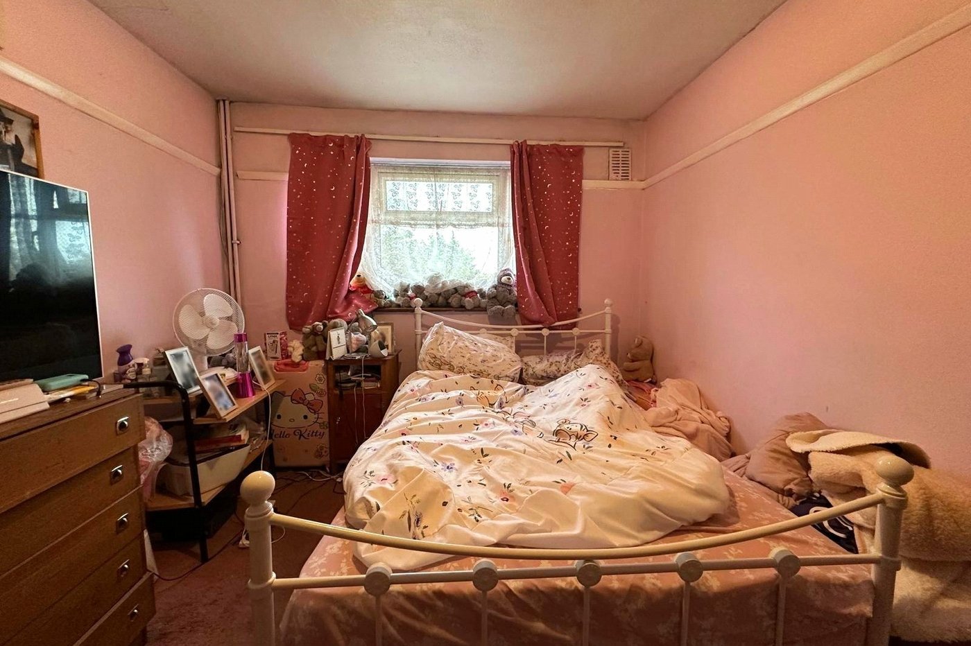 3 bedroom house for sale in London | Robinson Jackson