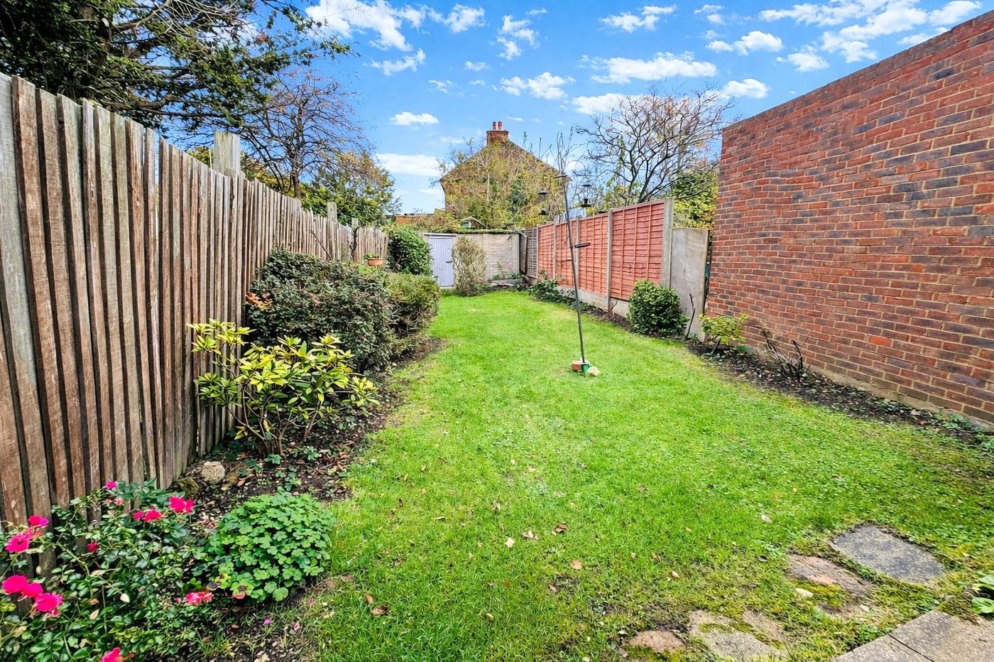 3 bedroom house for sale in London | Robinson Jackson