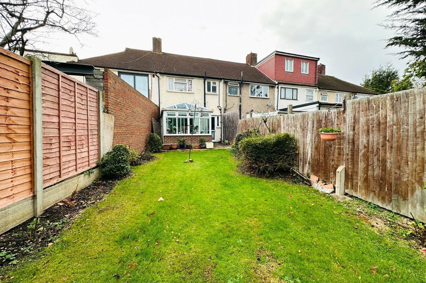 3 bedroom house for sale in London | Robinson Jackson