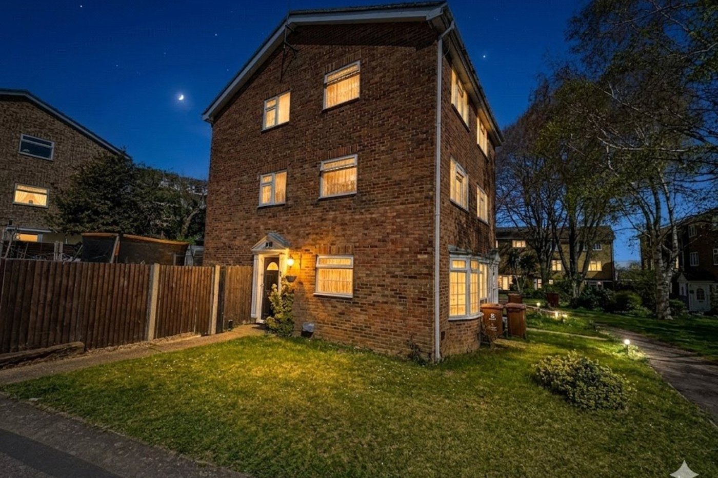 4 bedroom property for sale in Rainham | Robinson Michael & Jackson