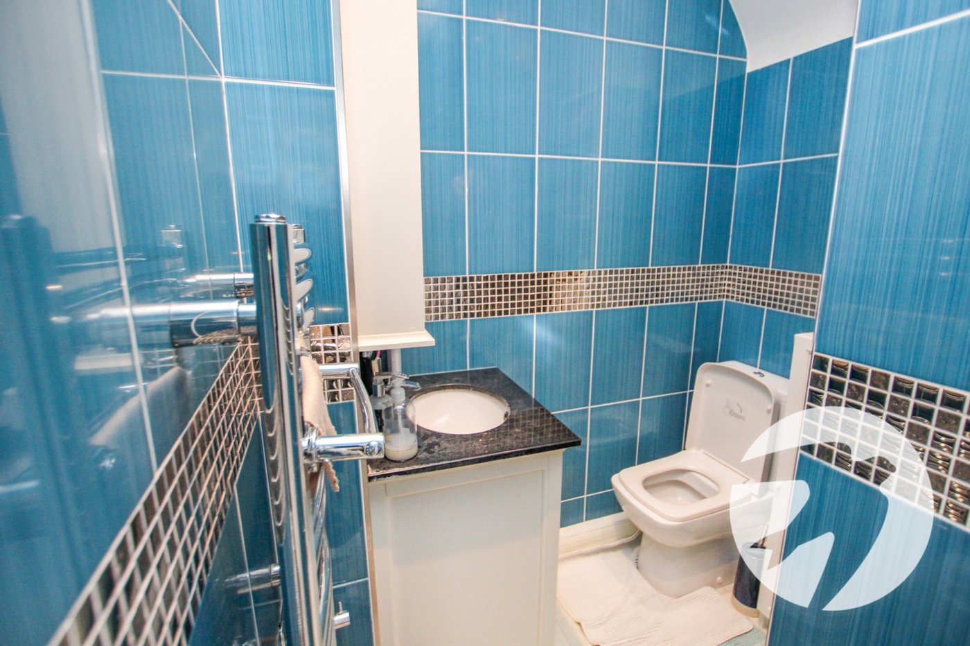 3 bedroom house for sale in London | Robinson Jackson