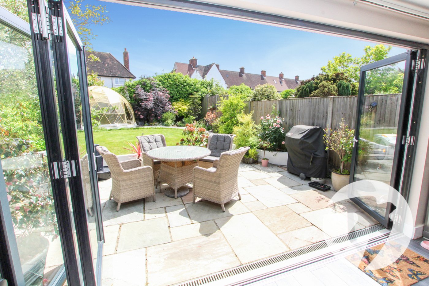 3 bedroom house for sale in London | Robinson Jackson