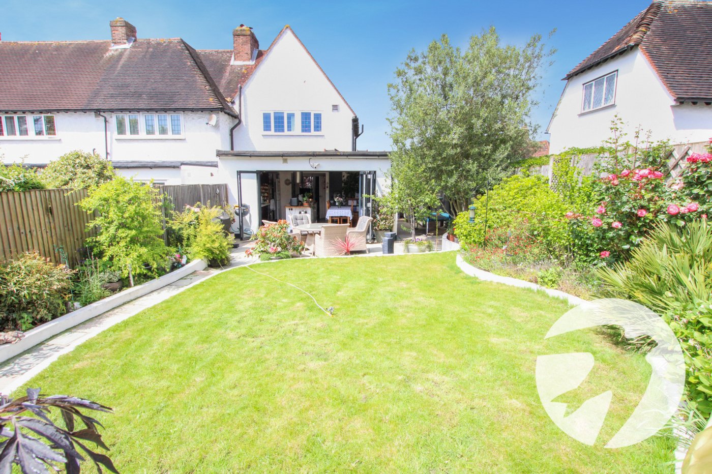 3 bedroom house for sale in London | Robinson Jackson