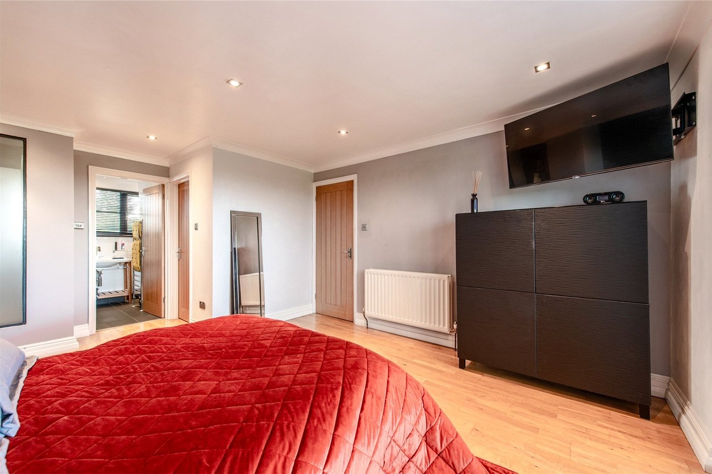 4 bedroom house for sale in Rainham | Robinson Michael & Jackson