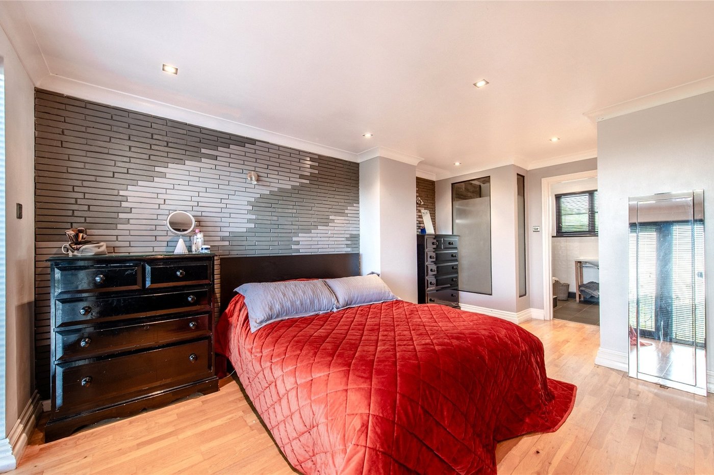 4 bedroom house for sale in Rainham | Robinson Michael & Jackson