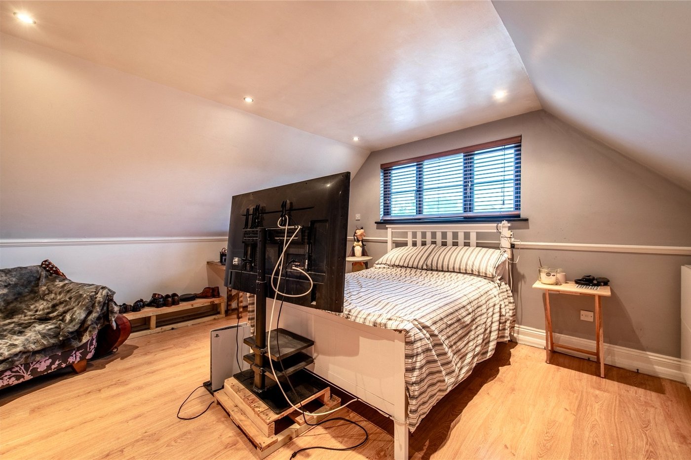 4 bedroom house for sale in Rainham | Robinson Michael & Jackson