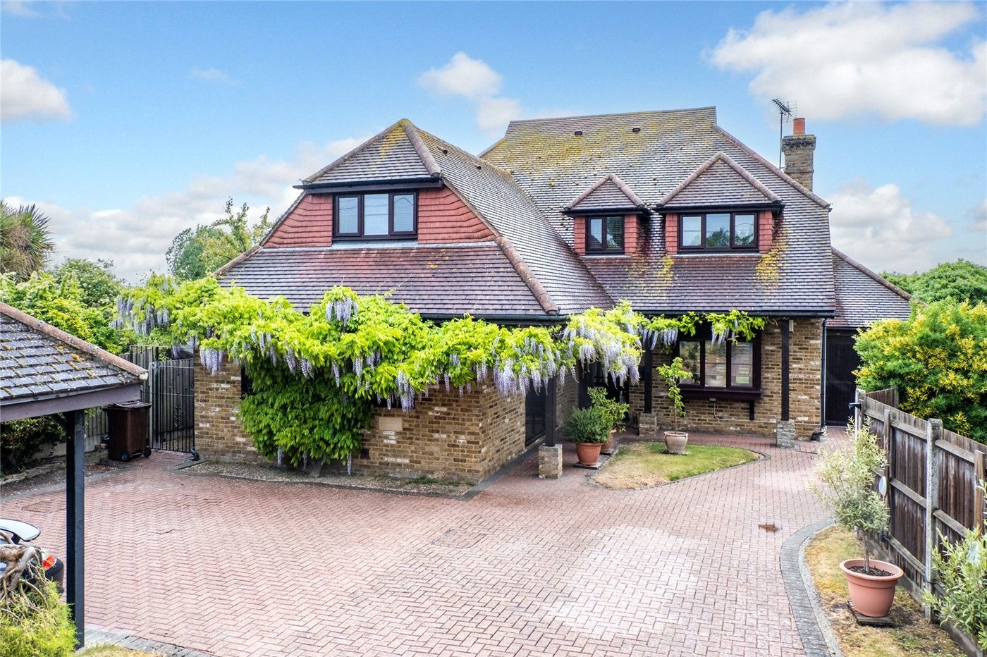 4 bedroom house for sale in Rainham | Robinson Michael & Jackson