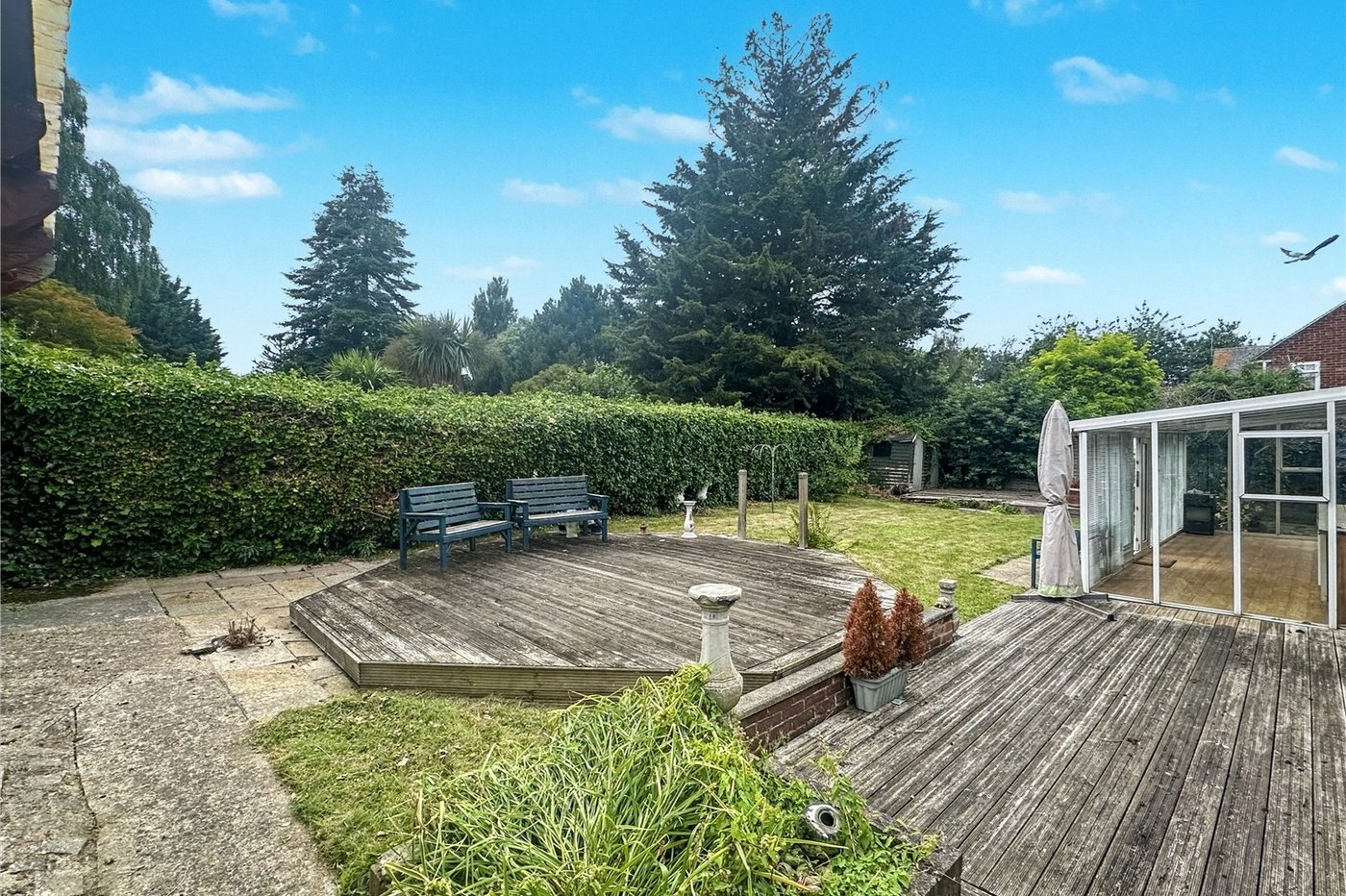 4 bedroom bungalow for sale in Rainham | Robinson Michael & Jackson