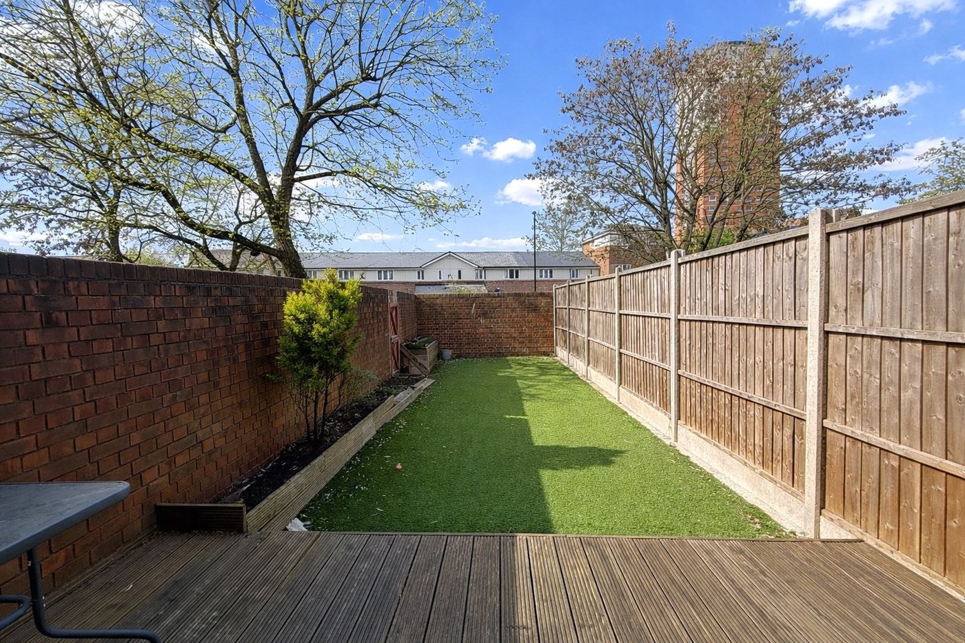 3 bedroom property for sale in London | Robinson Jackson