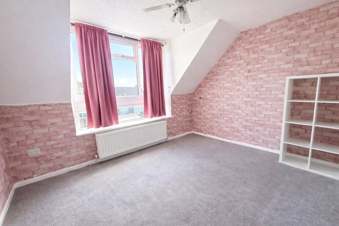 3 bedroom property for sale in London | Robinson Jackson