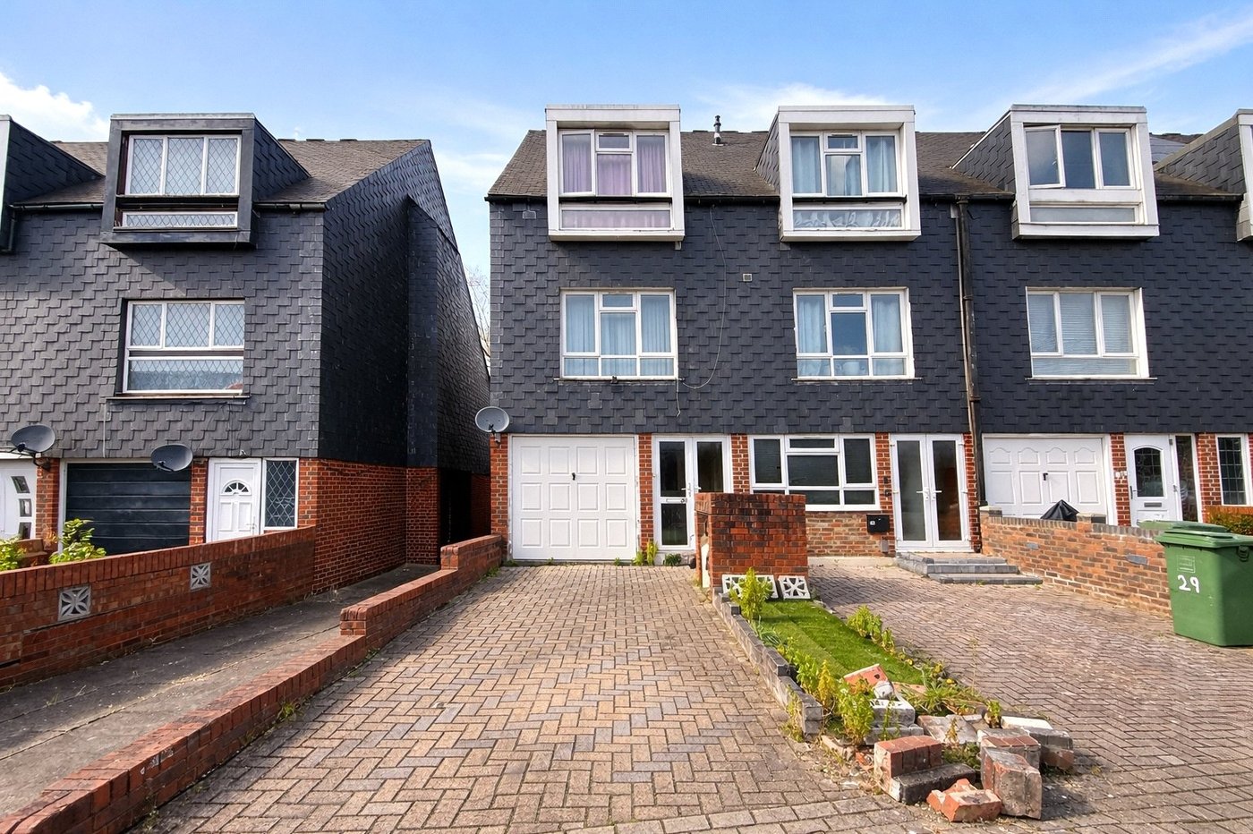 3 bedroom property for sale in London | Robinson Jackson