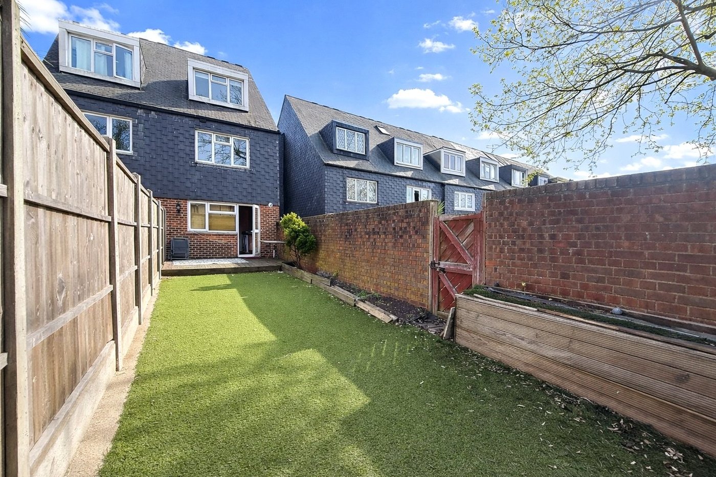 3 bedroom property for sale in London | Robinson Jackson