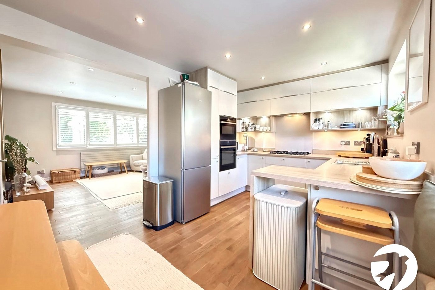 2 bedroom property for sale in London | Robinson Jackson