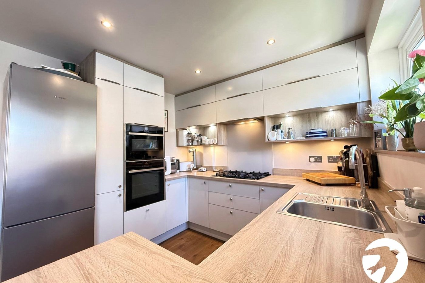 2 bedroom property for sale in London | Robinson Jackson
