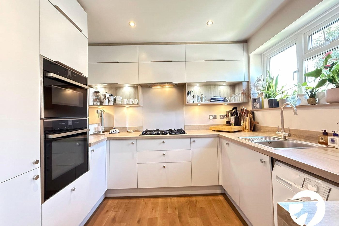 2 bedroom property for sale in London | Robinson Jackson