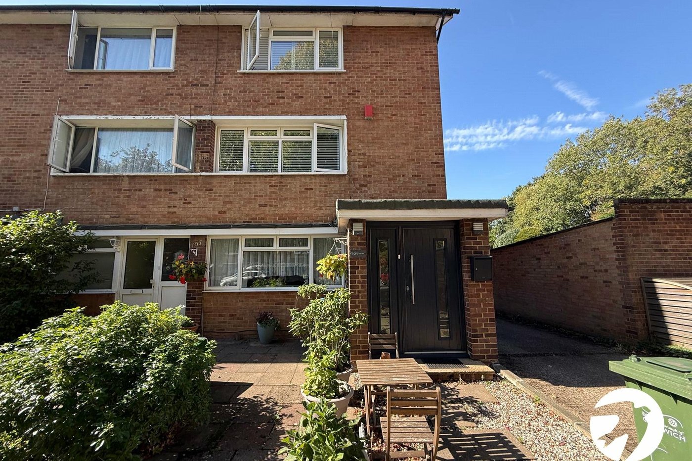 2 bedroom property for sale in London | Robinson Jackson