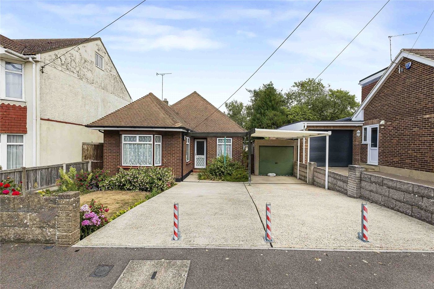 3 bedroom bungalow for sale in Rochester | Robinson Michael & Jackson