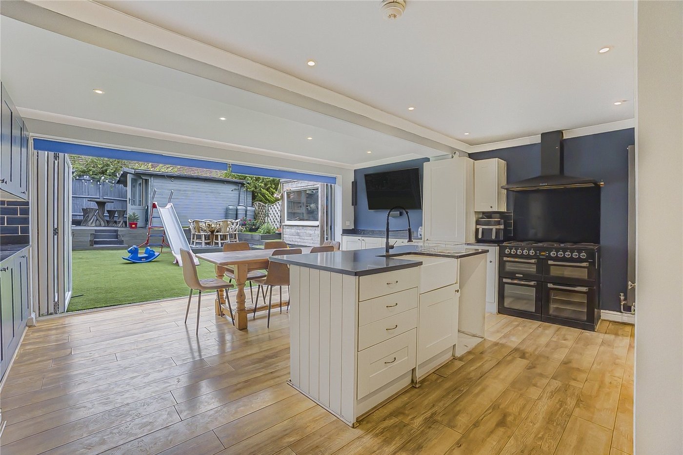 4 bedroom house for sale in Hextable | Robinson Jackson