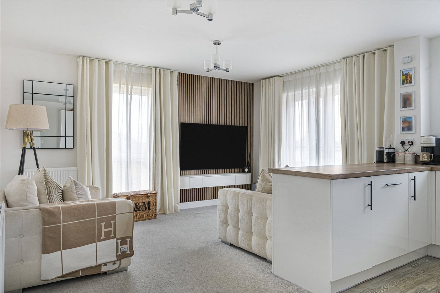 2 bedroom property for sale in Castle Hill | Robinson Jackson
