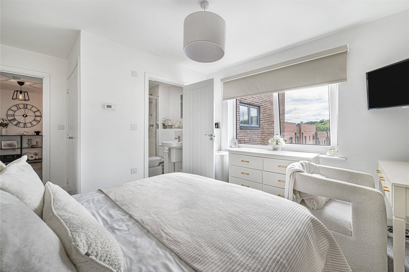 2 bedroom property for sale in Castle Hill | Robinson Jackson