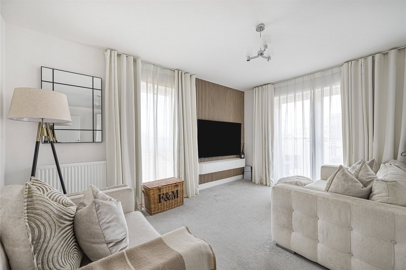 2 bedroom property for sale in Castle Hill | Robinson Jackson