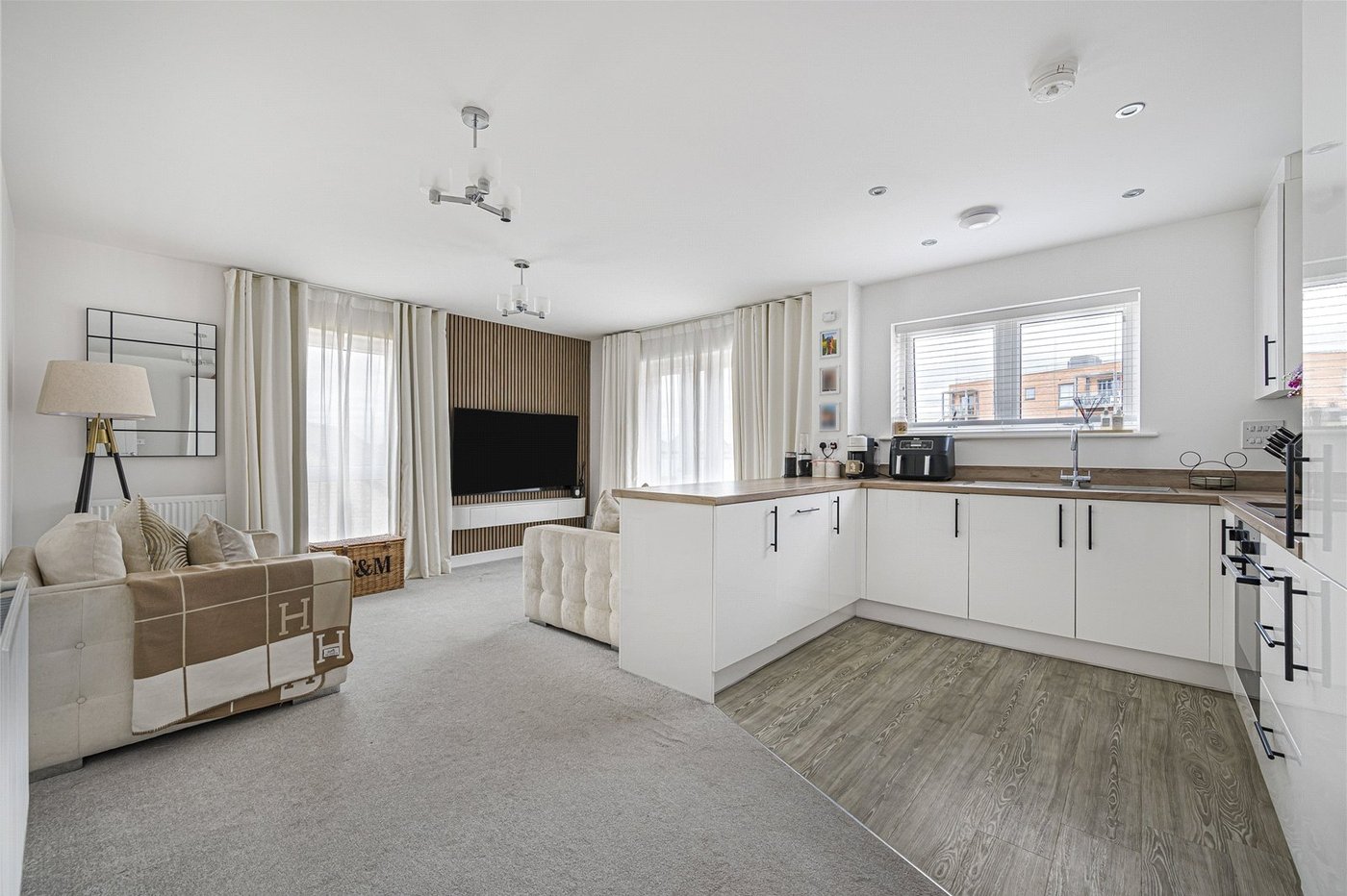 2 bedroom property for sale in Castle Hill | Robinson Jackson