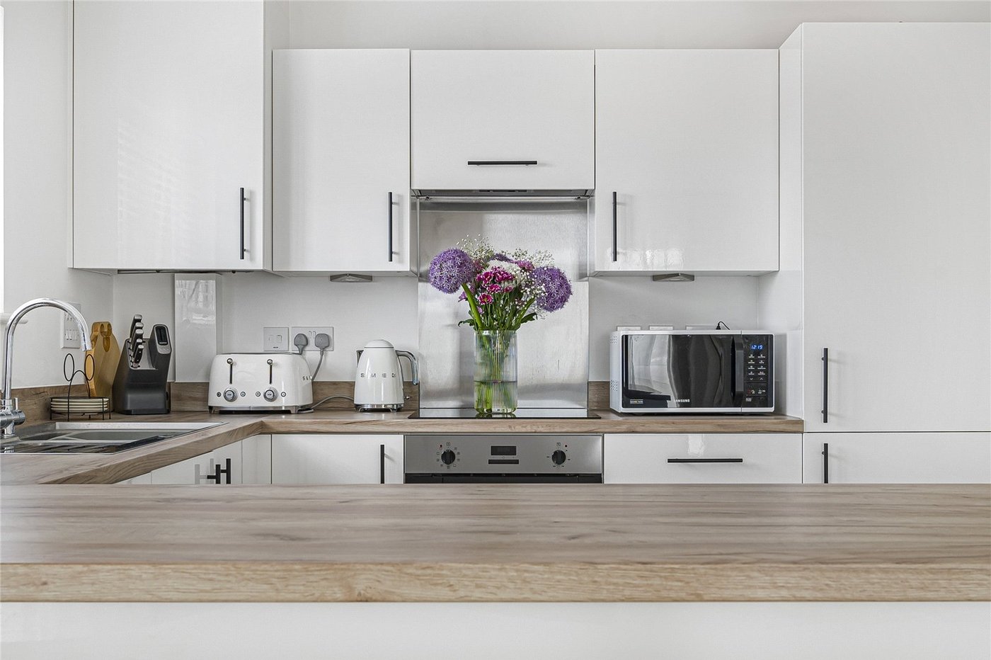 2 bedroom property for sale in Castle Hill | Robinson Jackson