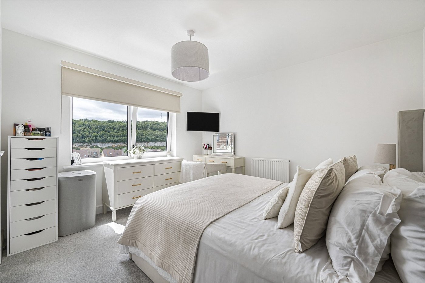 2 bedroom property for sale in Castle Hill | Robinson Jackson