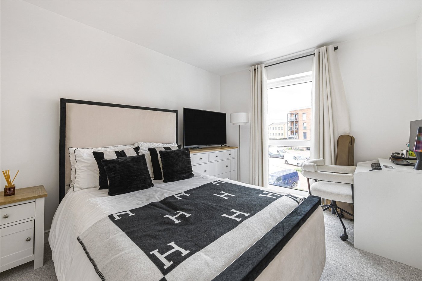 2 bedroom property for sale in Castle Hill | Robinson Jackson