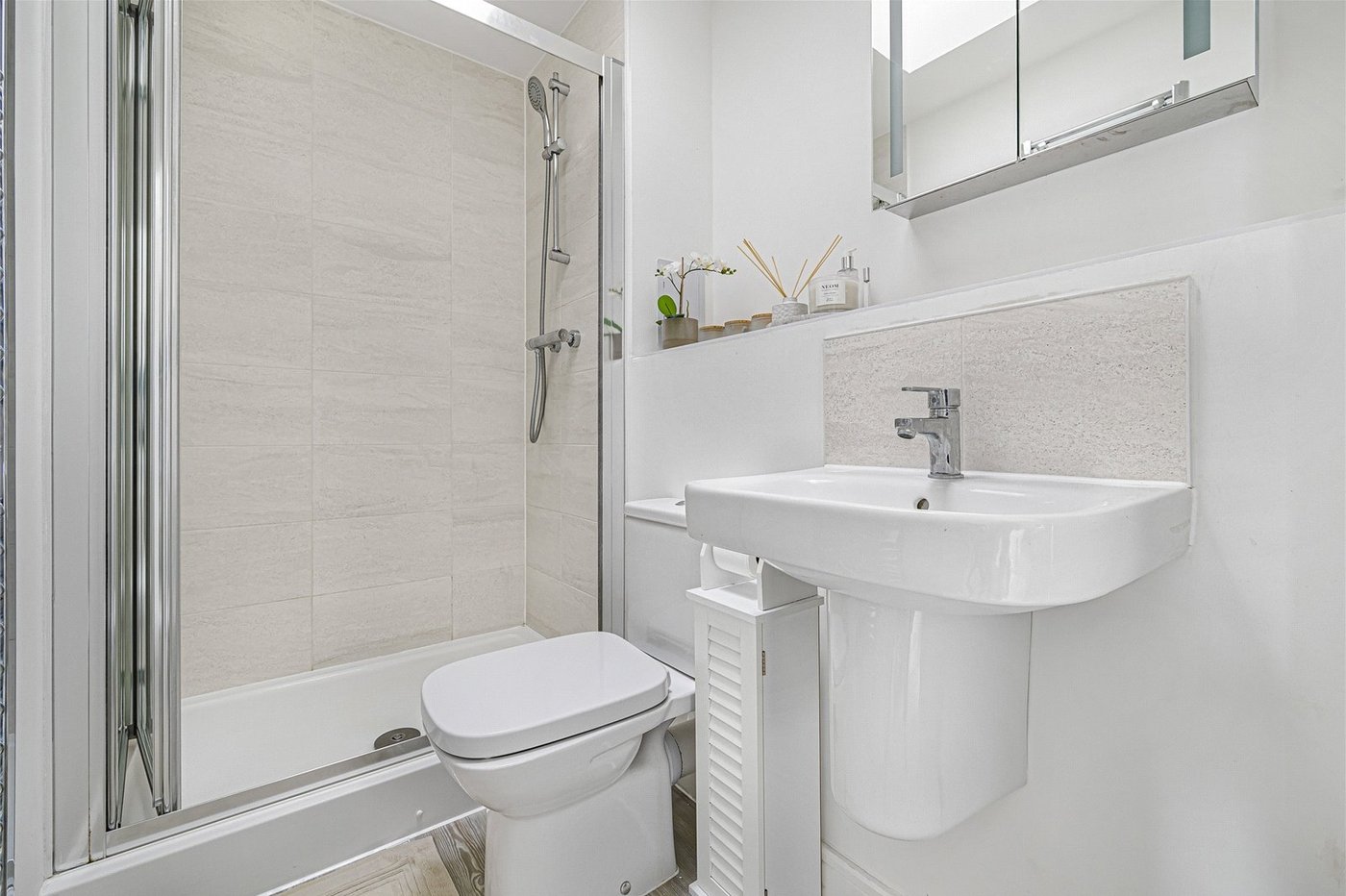 2 bedroom property for sale in Castle Hill | Robinson Jackson