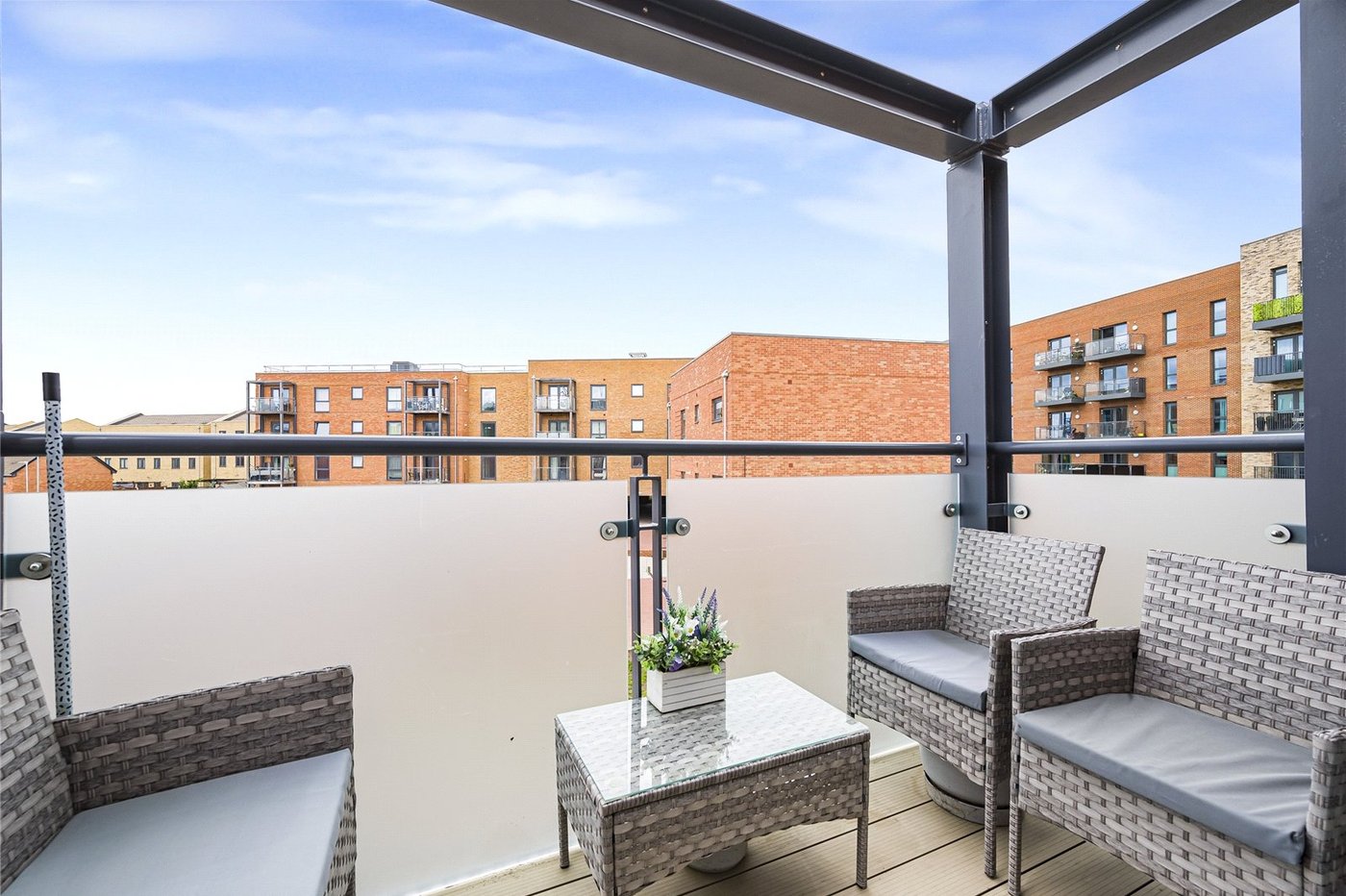 2 bedroom property for sale in Castle Hill | Robinson Jackson