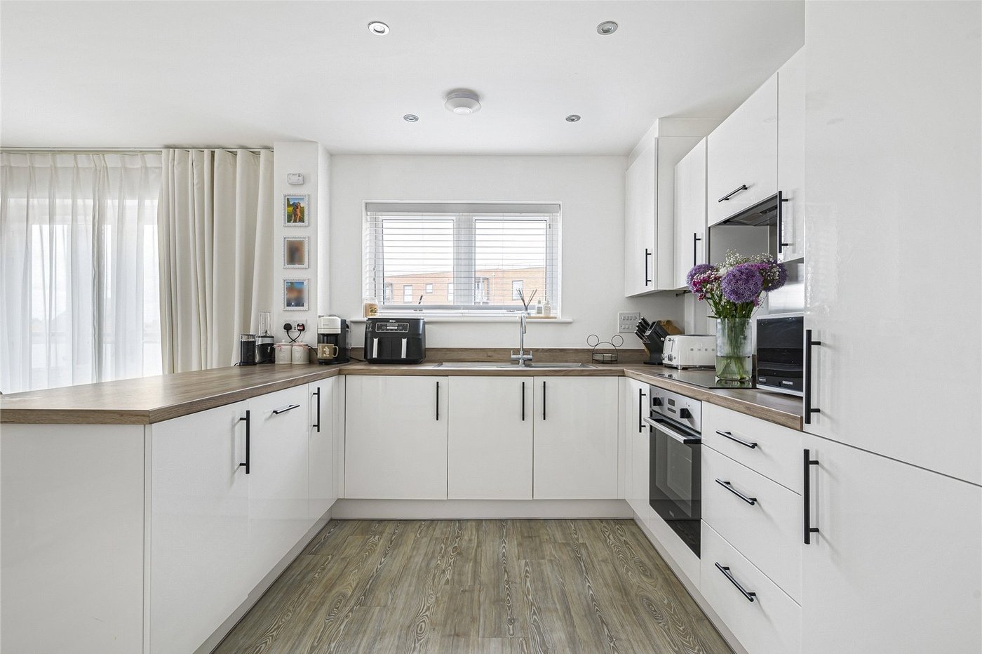 2 bedroom property for sale in Castle Hill | Robinson Jackson