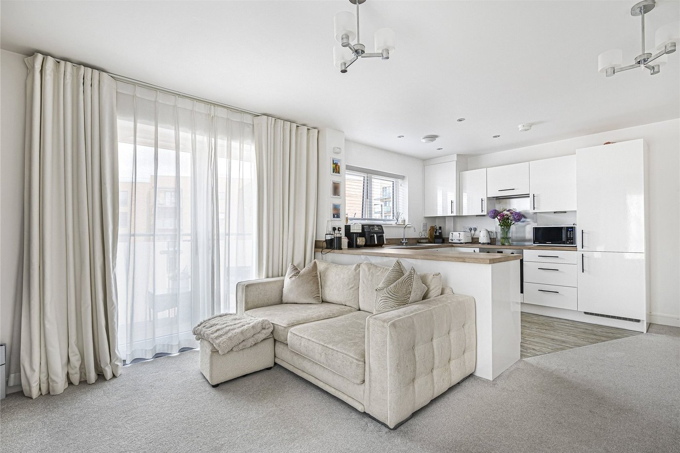 2 bedroom property for sale in Castle Hill | Robinson Jackson