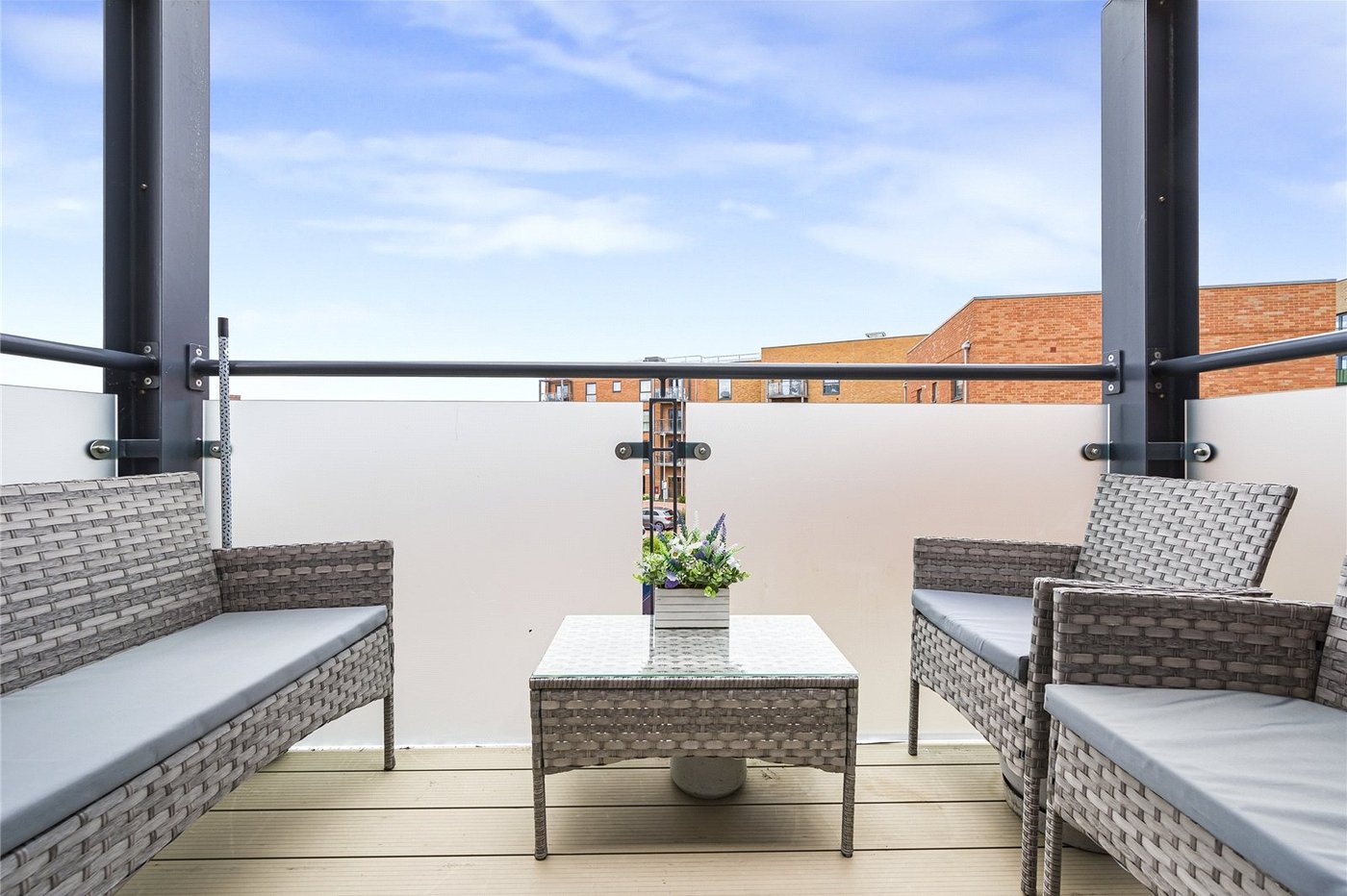 2 bedroom property for sale in Castle Hill | Robinson Jackson