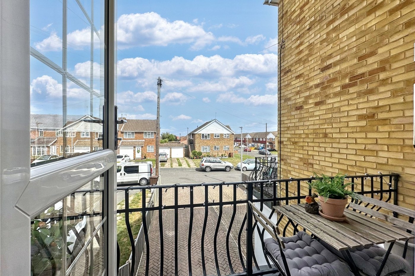 4 bedroom property for sale in Rainham | Robinson Michael & Jackson