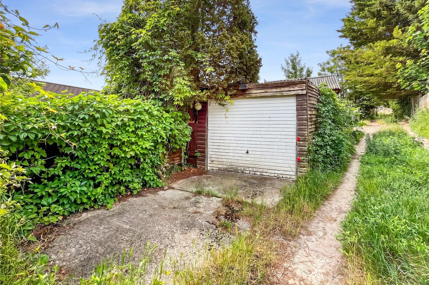 2 bedroom house for sale in Davis Estate | Robinson Michael & Jackson